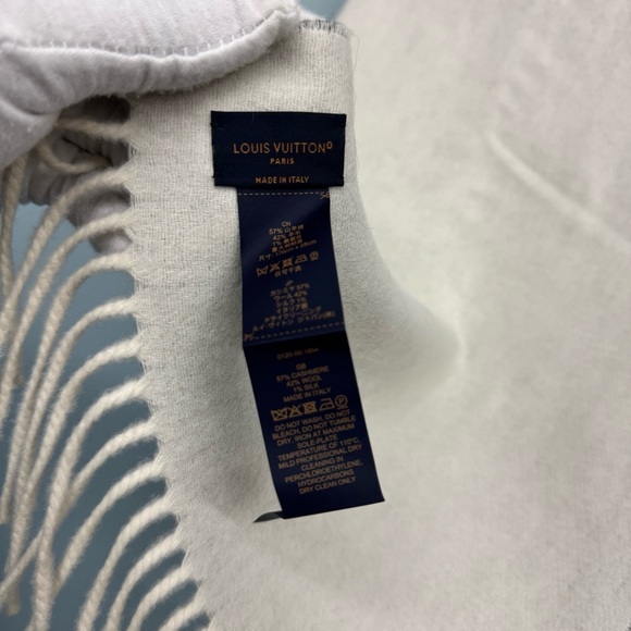 Louis Vuitton Scarf - Picture 5 of 5
